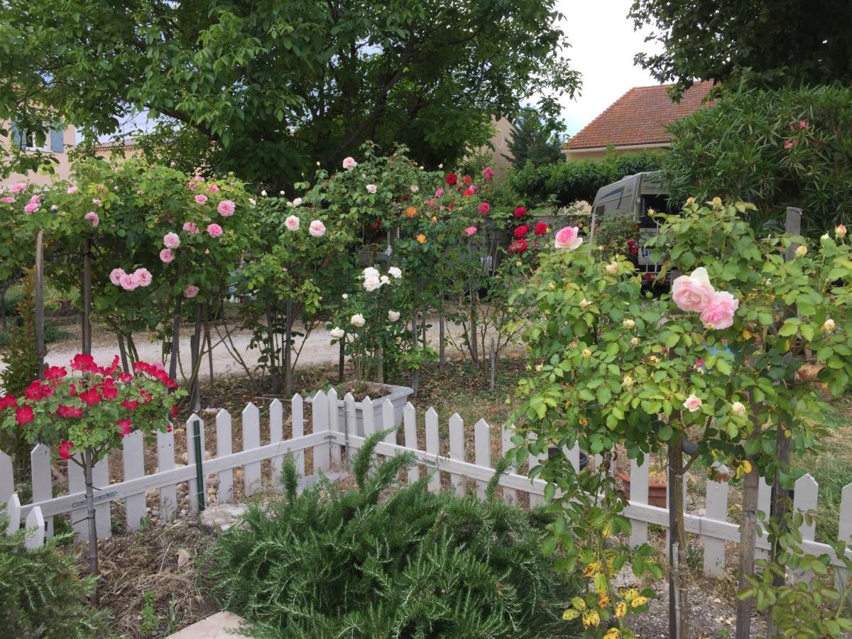 La Ferme De Tonton Jules 2 Hotel Entraigues-sur-la-Sorgue Екстериор снимка